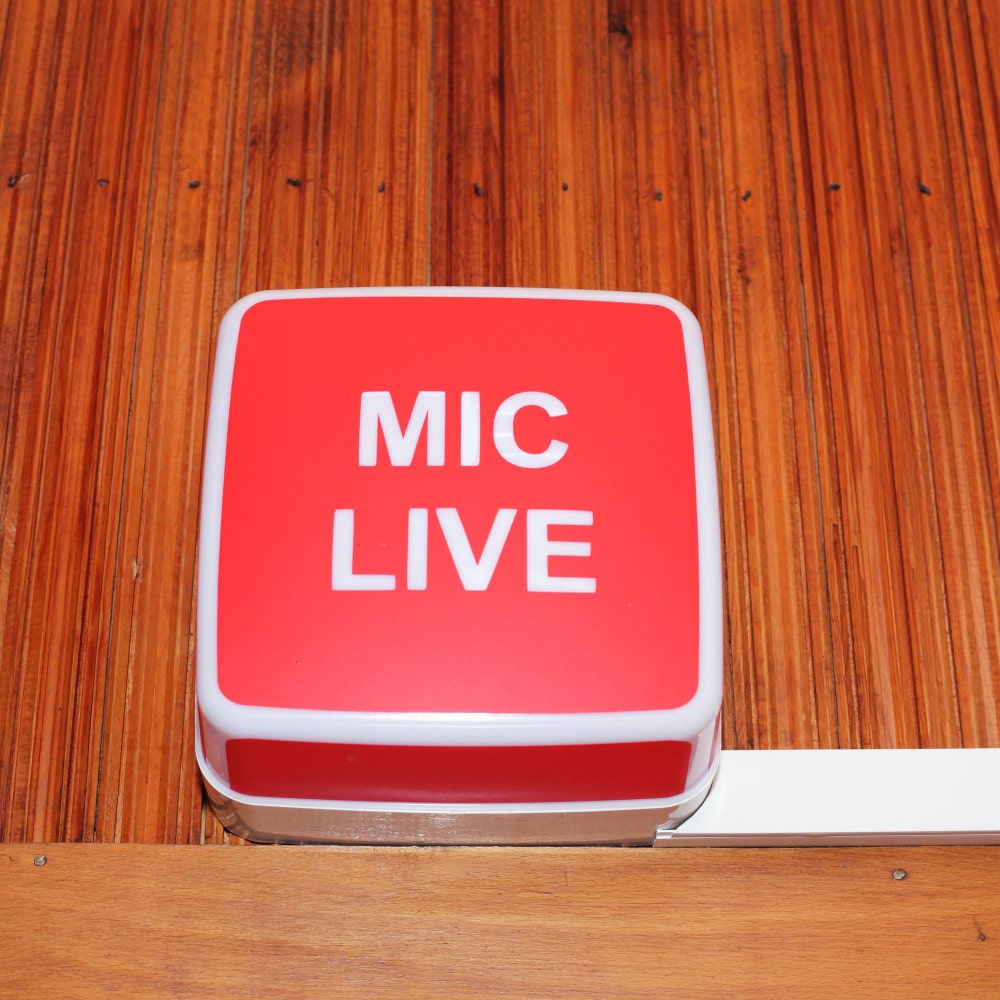 MIC LIVE BUTTON